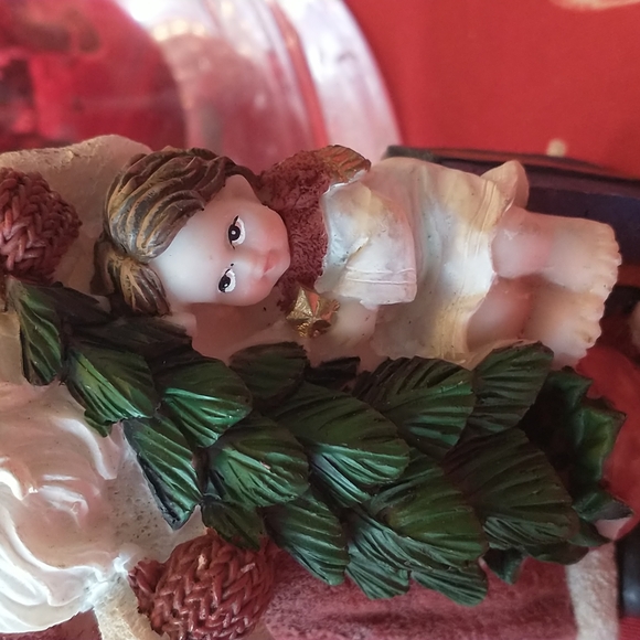 K's Collection Resin Santas - Set of 4 - Picture 11 of 13